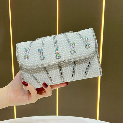 Elegante, mit Kristallen verzierte Abend-Clutch