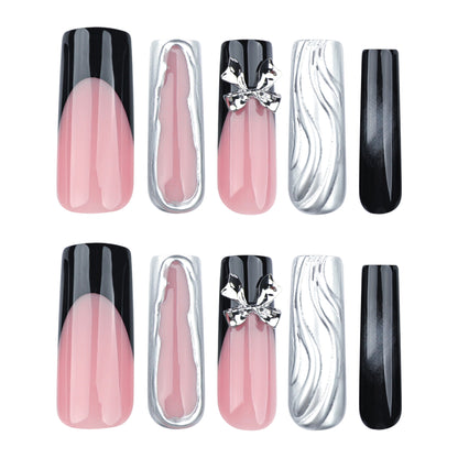 Kunstvolle Nagelverlängerungen mit Metallic-Design Brehn