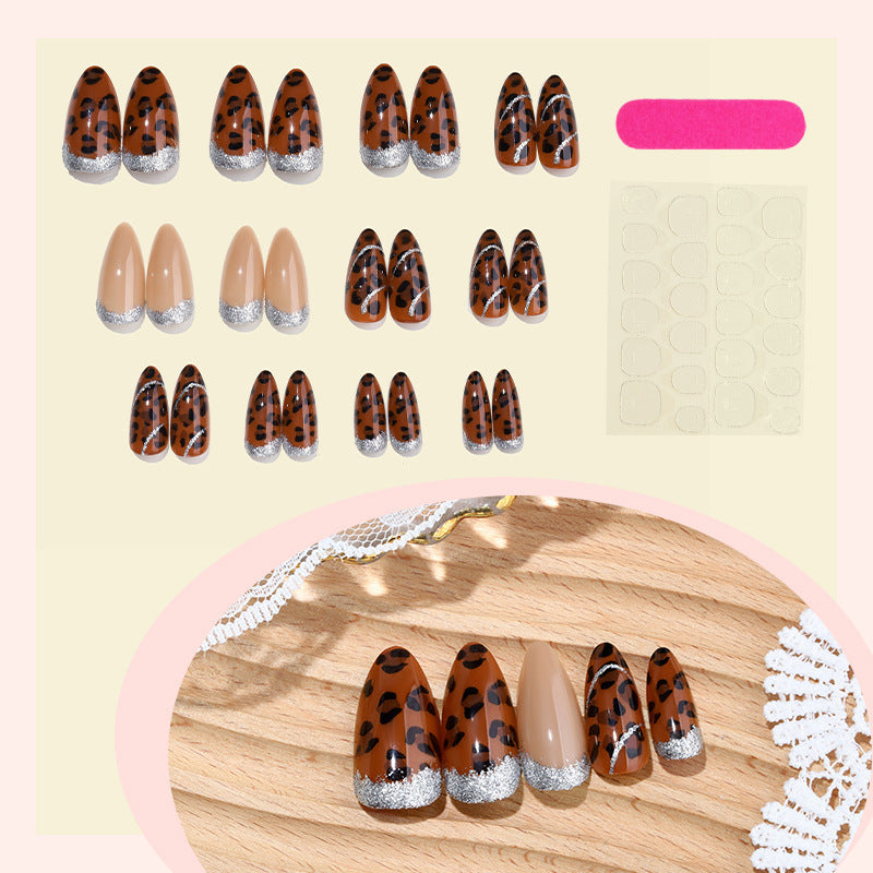 Kreatives Kunstnagelset mit Glitzer und Leopardenmuster Brehn