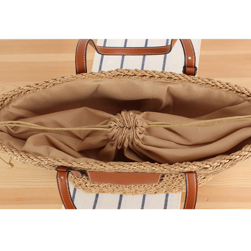 Geflochtene Basttasche mit Lederapplikation Brehn