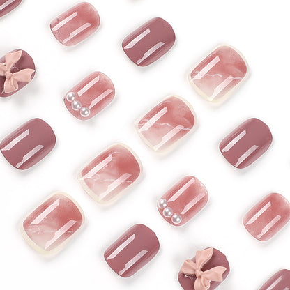 Kunstvolle Nagelkunst mit luxuriösen 3D-Schleifen und eleganten Akzenten Brehn