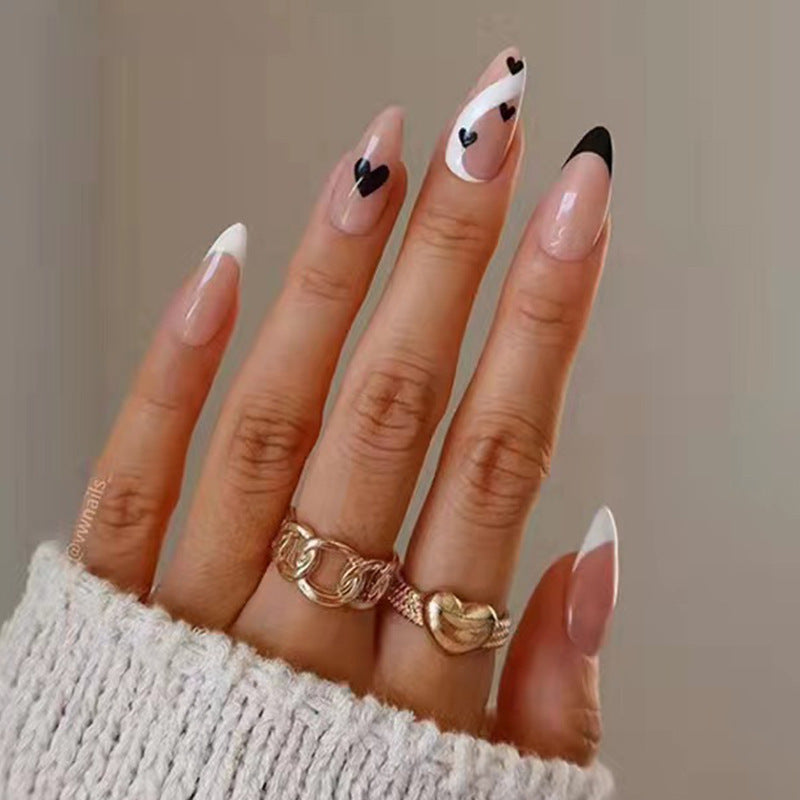 Kreative Nail Art mit Herzdesign Brehn