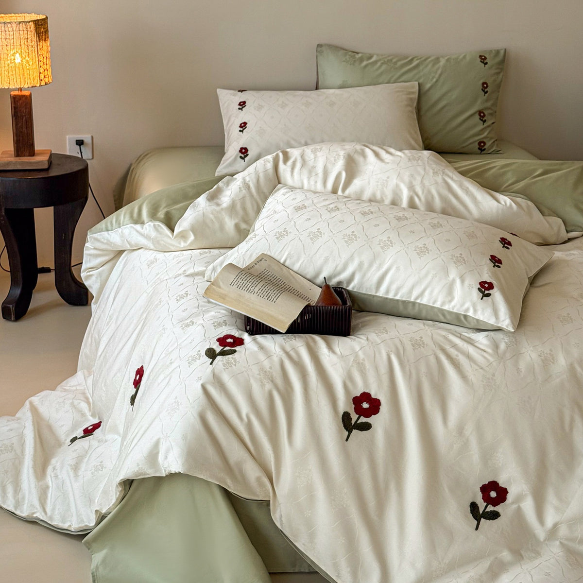 Bestickte Mohn Jacquard Bettwäsche Set mit wendbarem Satingemüt