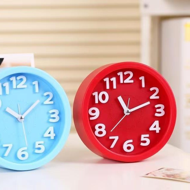 Moderne Tischuhr Im Minimalistischen Design Brehn