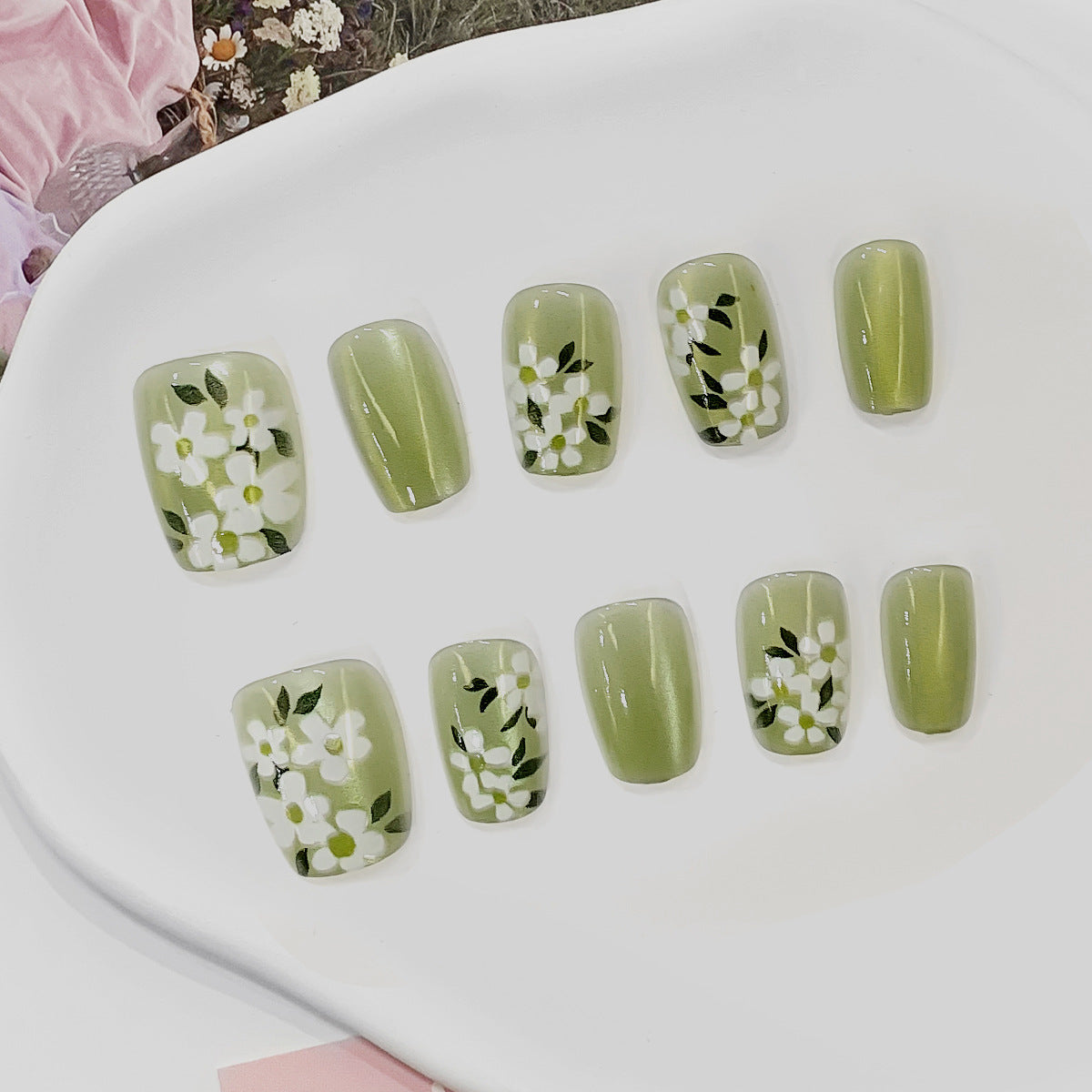 Kunstnägel mit floralen Mustern Brehn