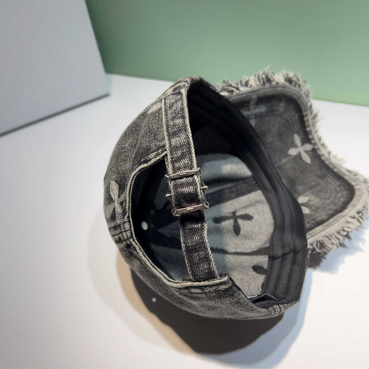 Unisex Distressed Denim Frayed Cap Brehn