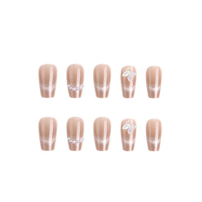 Elegante Press-On Nagelkunst mit dekorativem Design