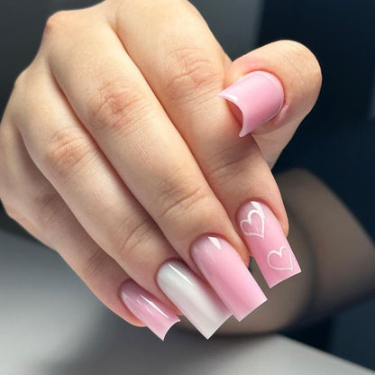 Kunstvolle Nagelverlängerungen mit Herzmotiven Brehn