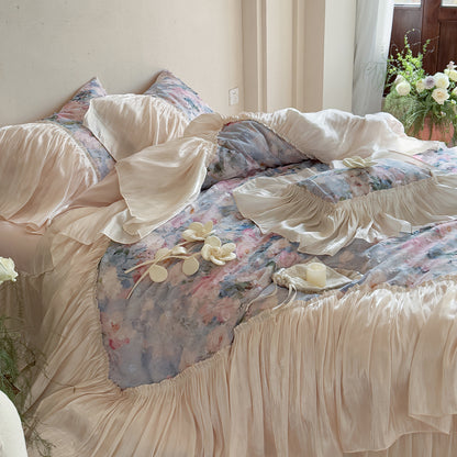 Romantische Bettwäschegarnitur aus Baumwoll-Satin mit Rüschenvolant und floralem Jacquard