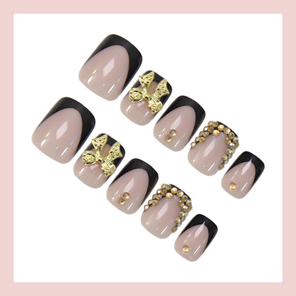 Kunstnagelset mit eleganten Schwarzspitzen und glitzernden Akzenten Brehn