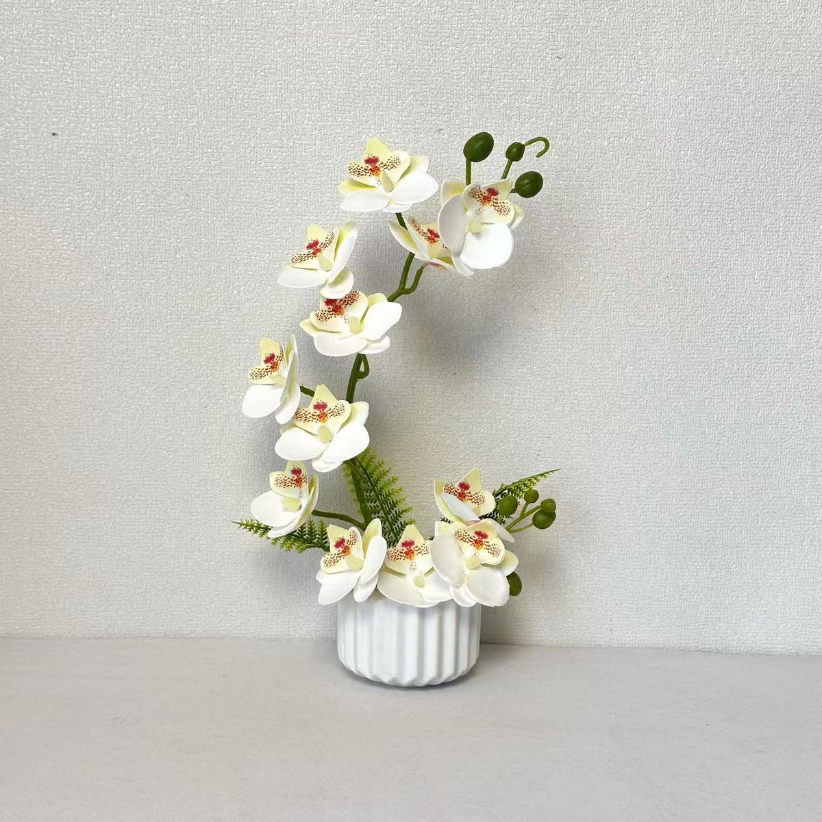 Elegante Orchideenblumenarrangement