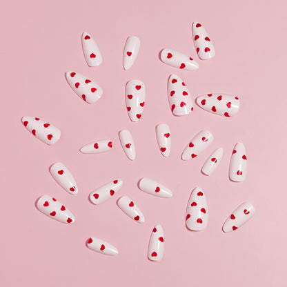 Trendy Herz-dekorierte Nagelkunst Brehn