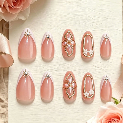Kunstnagelset mit kunstvollen floralen Akzenten und eleganten 3D-Details Brehn