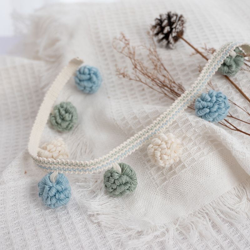 Dekorative Bordüre mit Pompons Brehn