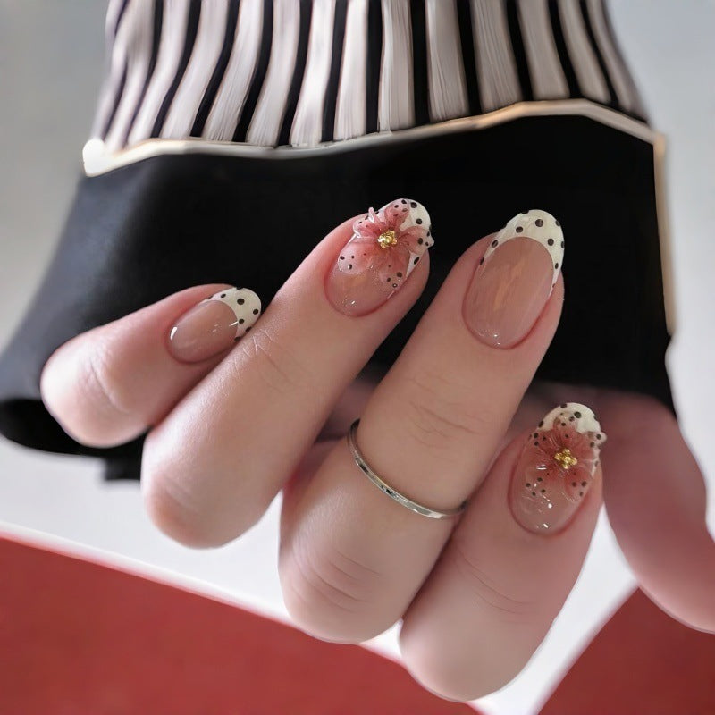 Kunstnail Set mit floralen Akzenten Brehn
