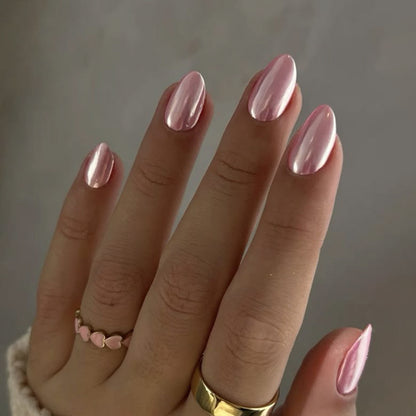 Kunstvolle Nagelverlängerungen mit Metallic-Finish Brehn