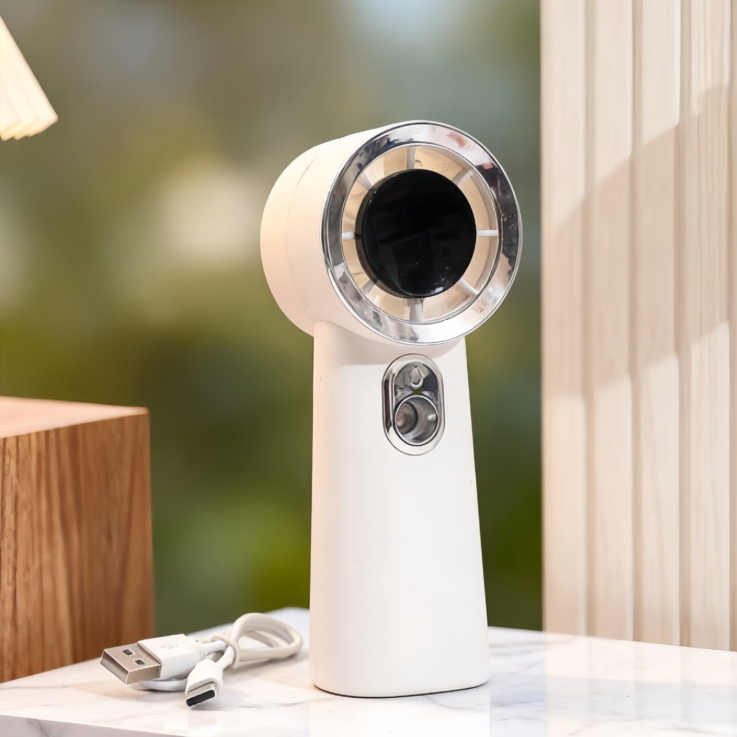 Frauen Tragbarer Mini Ventilator mit USB-Ladefunktion und innovativer Sprühtechnologie Brehn