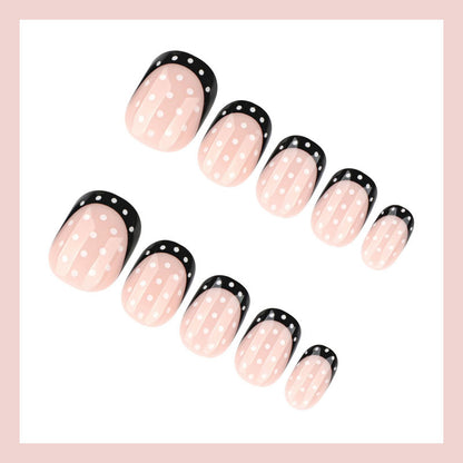 Kunstnagelset mit eleganten Punkten und stilvollem Schwarz Brehn