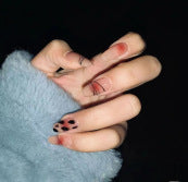 Künstlerische abstrakte Nail Art Brehn