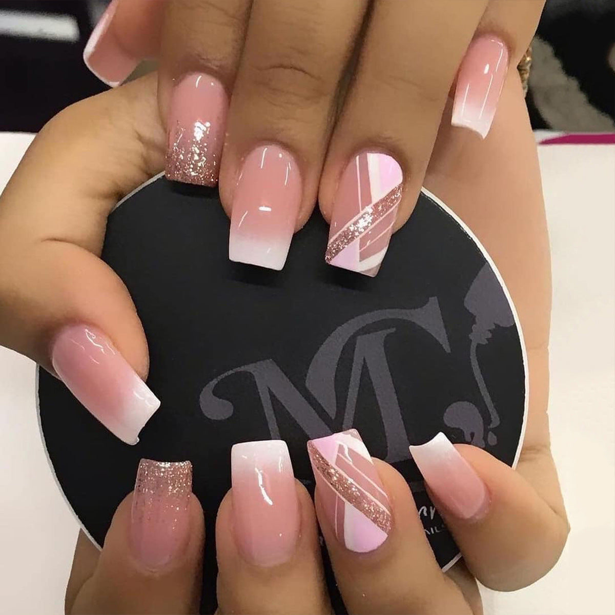 Kunstnagelset mit eleganten French Tips Brehn