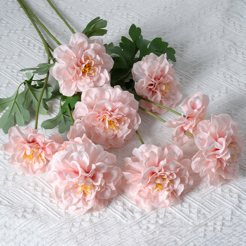 Künstliches Blumenarrangement mit Ringelblumen