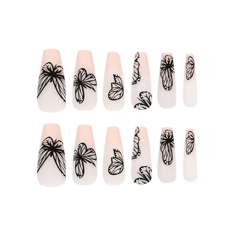 Kunstvolle Nagelkunst mit Schmetterlingsmotiv Brehn