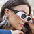Damen Modische Rechteckige Sonnenbrille mit eleganten Akzenten Brehn