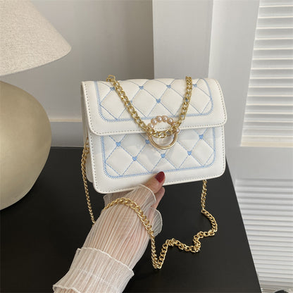 Elegante gesteppte Handtasche mit Ketten-Detail