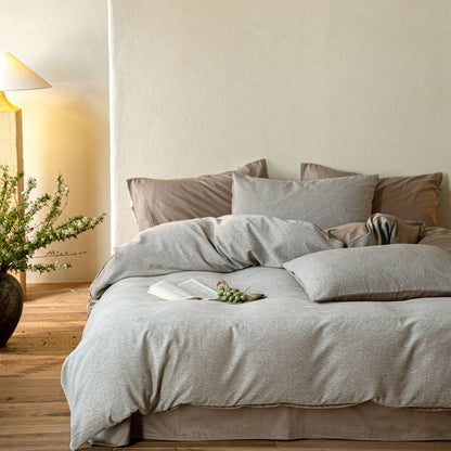 Duvetbezug-Garnitur aus Baumwoll‑Renforcé mit feinem Toile‑Blumenmuster und extraweichem Jersey‑Spannbettlaken