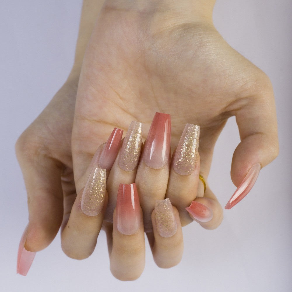 Elegante und Natürliche Nagelverzierung Brehn