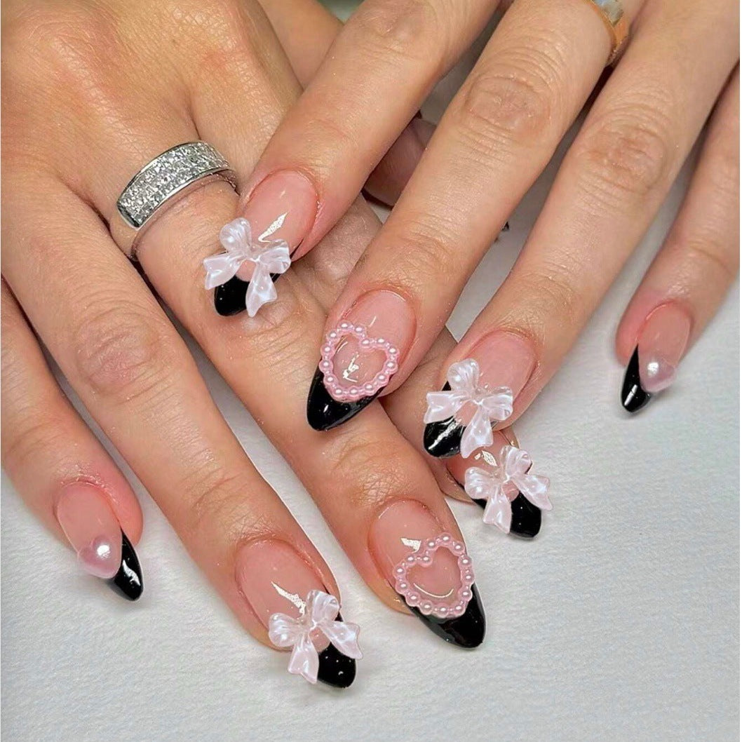 Glamouröse Kunstnagelspitzen mit 3D Schleifen und Herzverzierungen Brehn