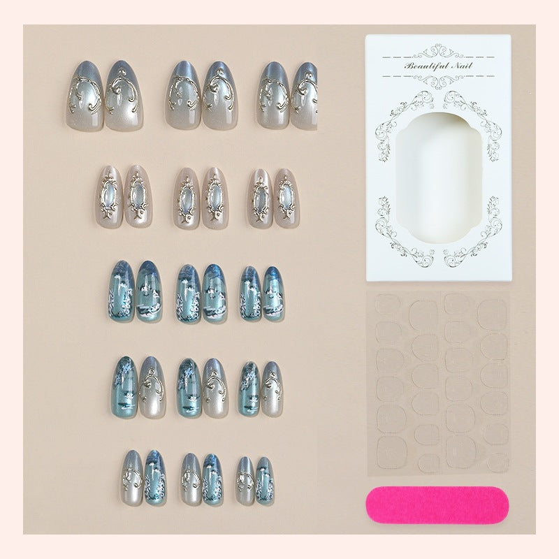 Luxus Kunstnagelset mit eleganten Glitzer- und 3D-Elementen Brehn