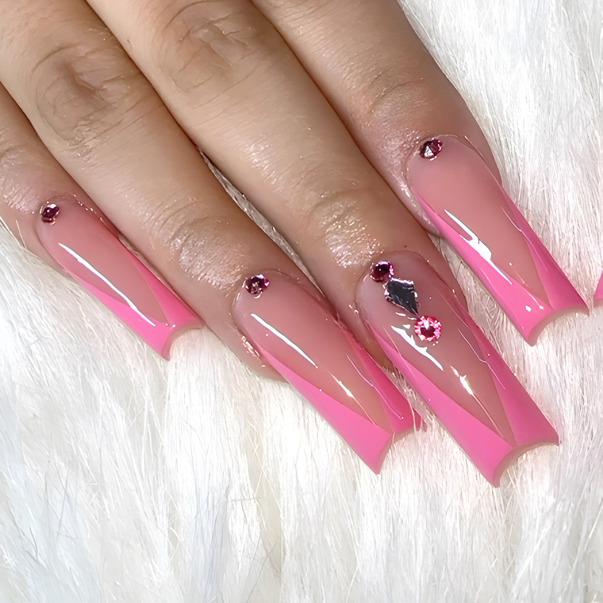 Lange Stiletto Drucknägel mit Strass und glänzendem Finish Brehn