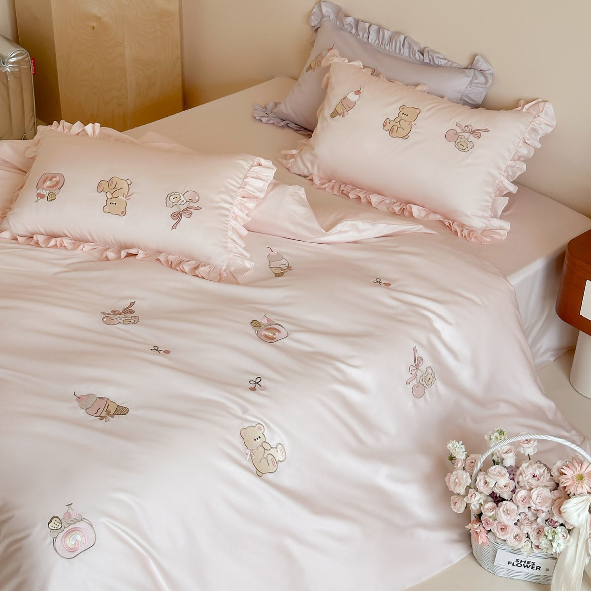 Rüschentiertes besticktes Baumwollsatin-Bettbezug-Set mit Teddy- und Eiscreme-Motiven
