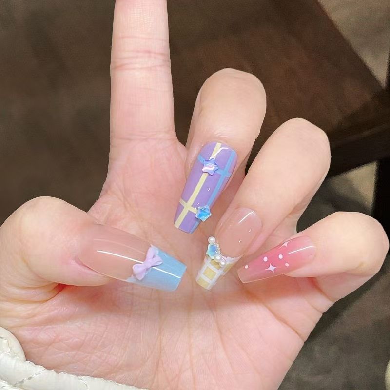 Süßes thematisches Press-On Nagelset Brehn