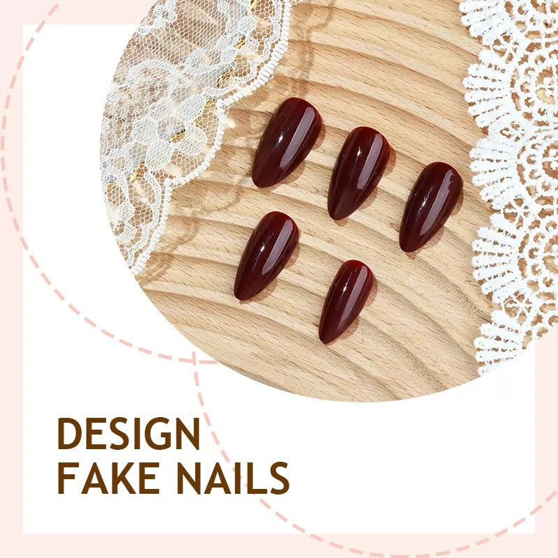 Kunstnagelset mit eleganten spitzen Akzenten Brehn