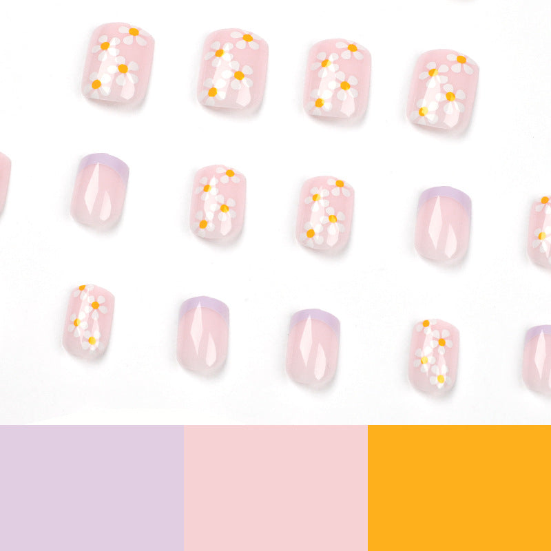 Kunstvolle Nagelkunst mit Blumen-Design und Farbverlauf Brehn