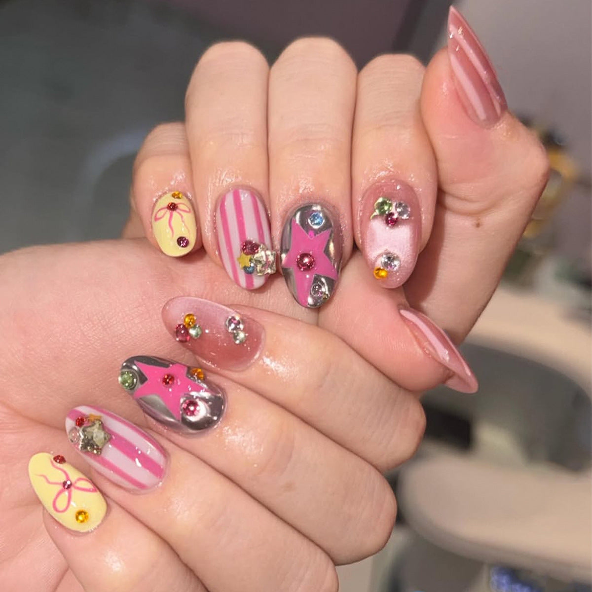 Kreatives Kunstnagelset Brehn