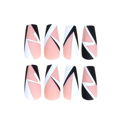Kunstvolle Nagelverlängerungen mit geometrischem Design Brehn