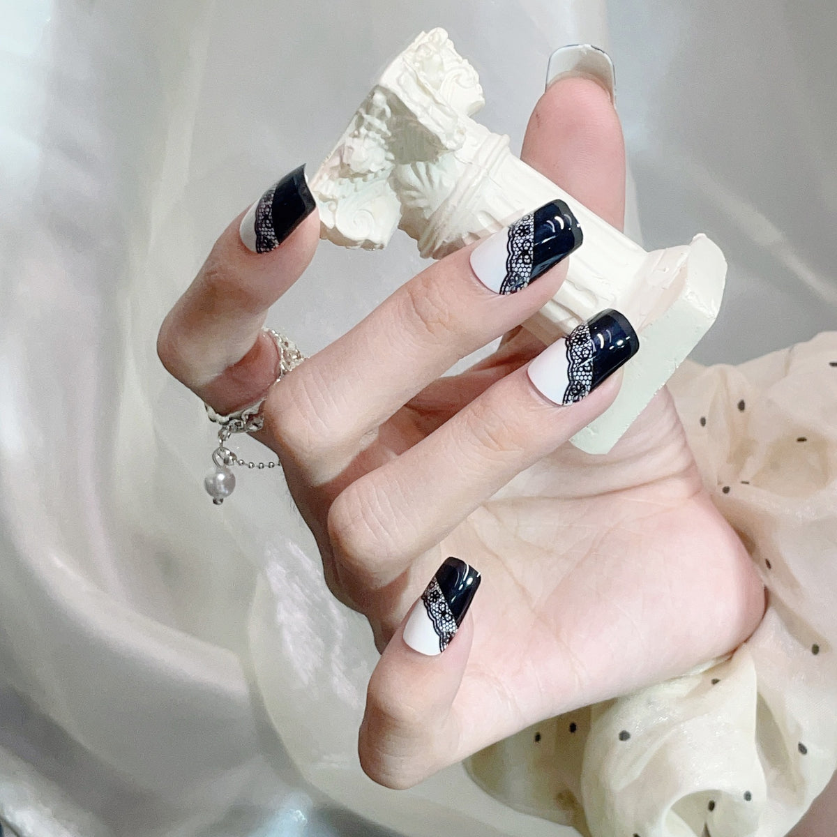 Elegantes Spitzen- und Farbblock Press-On Nail Set