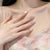 Elegantes Press-On-Nail-Art-Set mit dekorativen floralen Akzenten Brehn