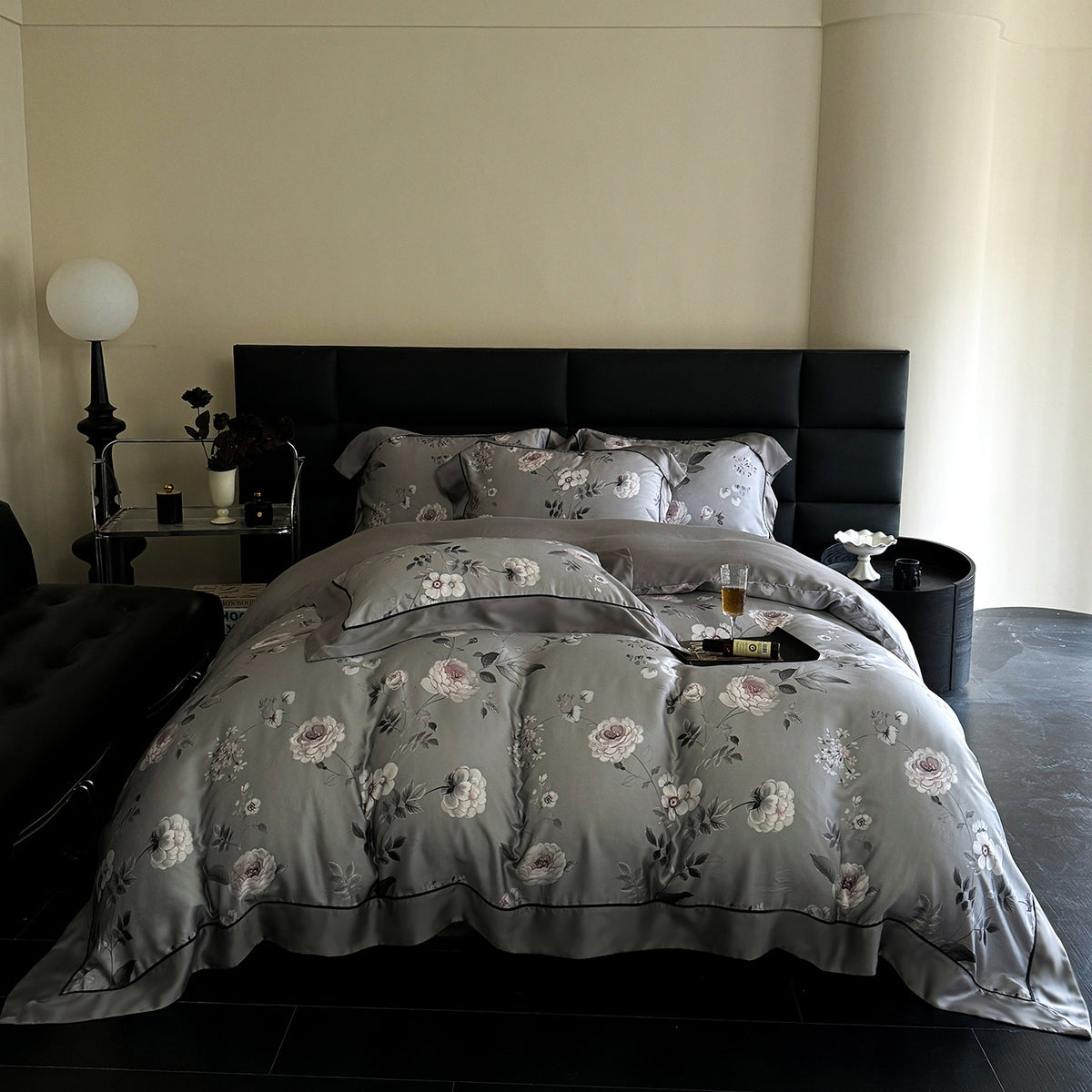 Luxuriöses Floral Satin Bettbezug-Set mit seidig-elastischer Oberfläche und gesticktem Rand
