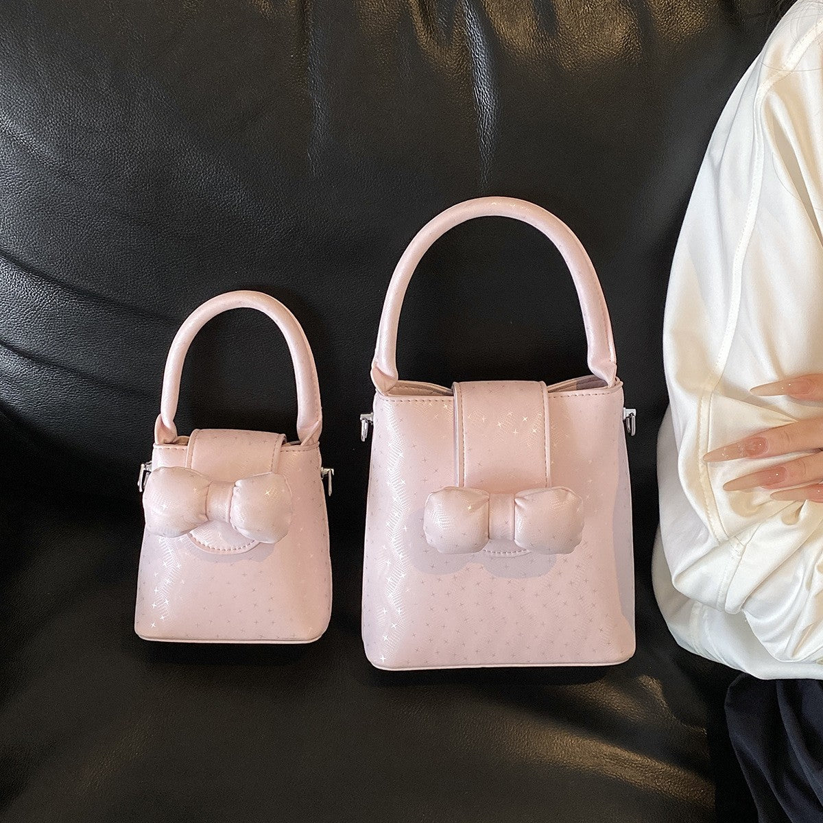 Bogen-verziertes Mini-Handtasche