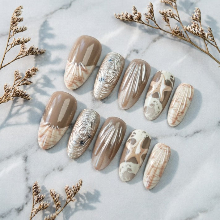 Elegante Nagelspitzen mit Maritimem Design Brehn