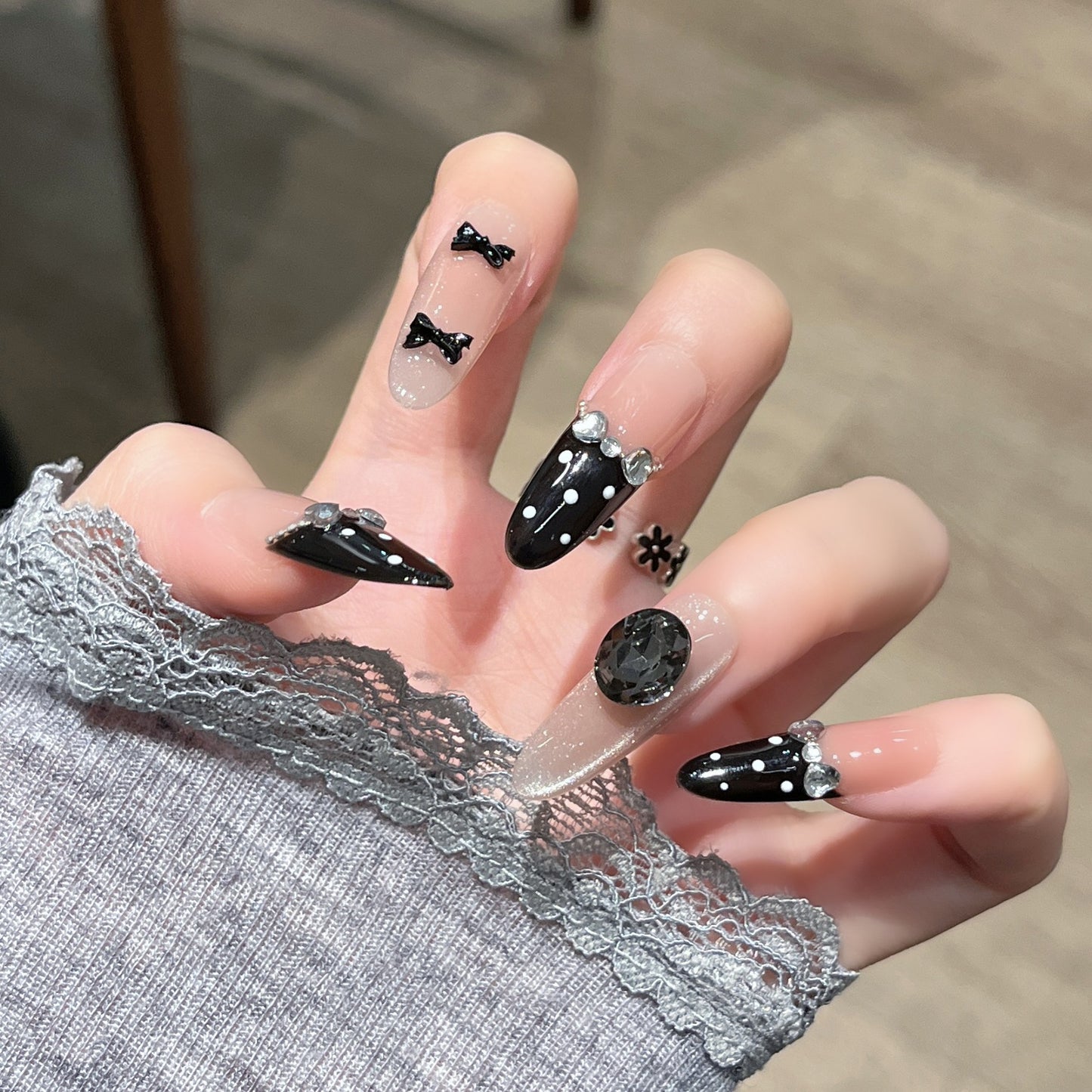 Dekorative mit Strass verzierte Press-On Nagelerweiterungen Brehn