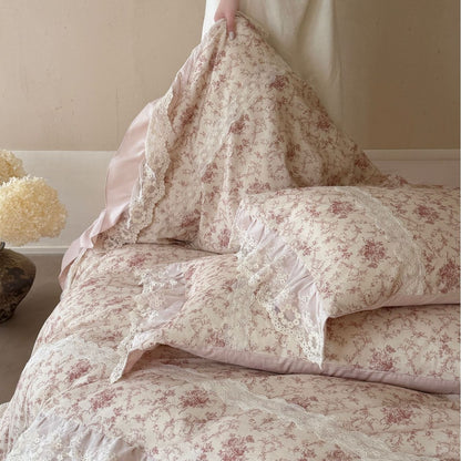 Vintage Cottage Floral Ge quiltete Bettdeckenbezug Ensemble mit Spitzenbesatz Rüsche & Kissenbezügen