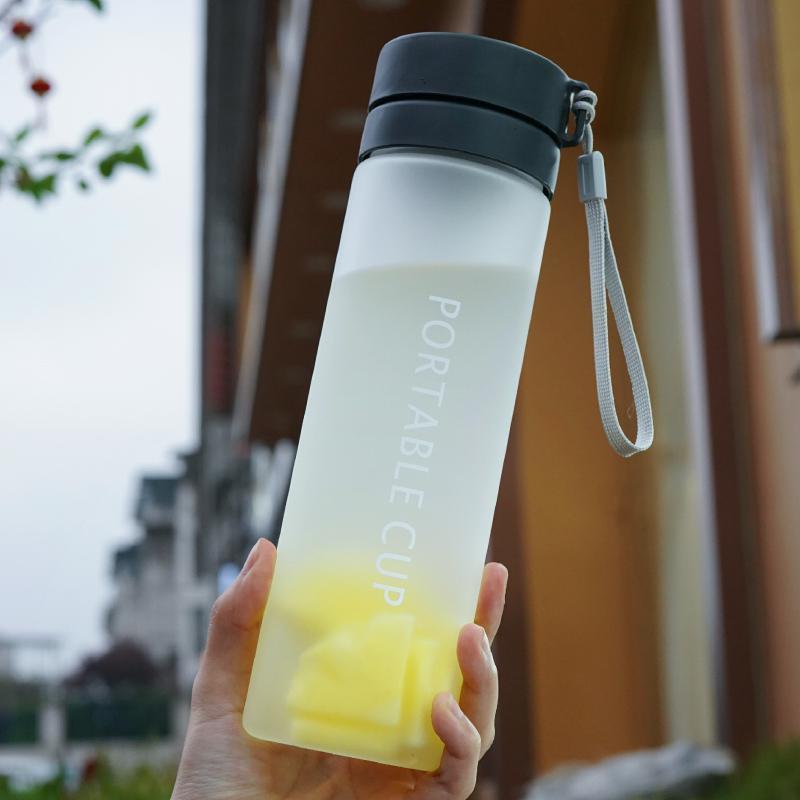 Damen Trinkflasche mit innovativem Deckel Brehn