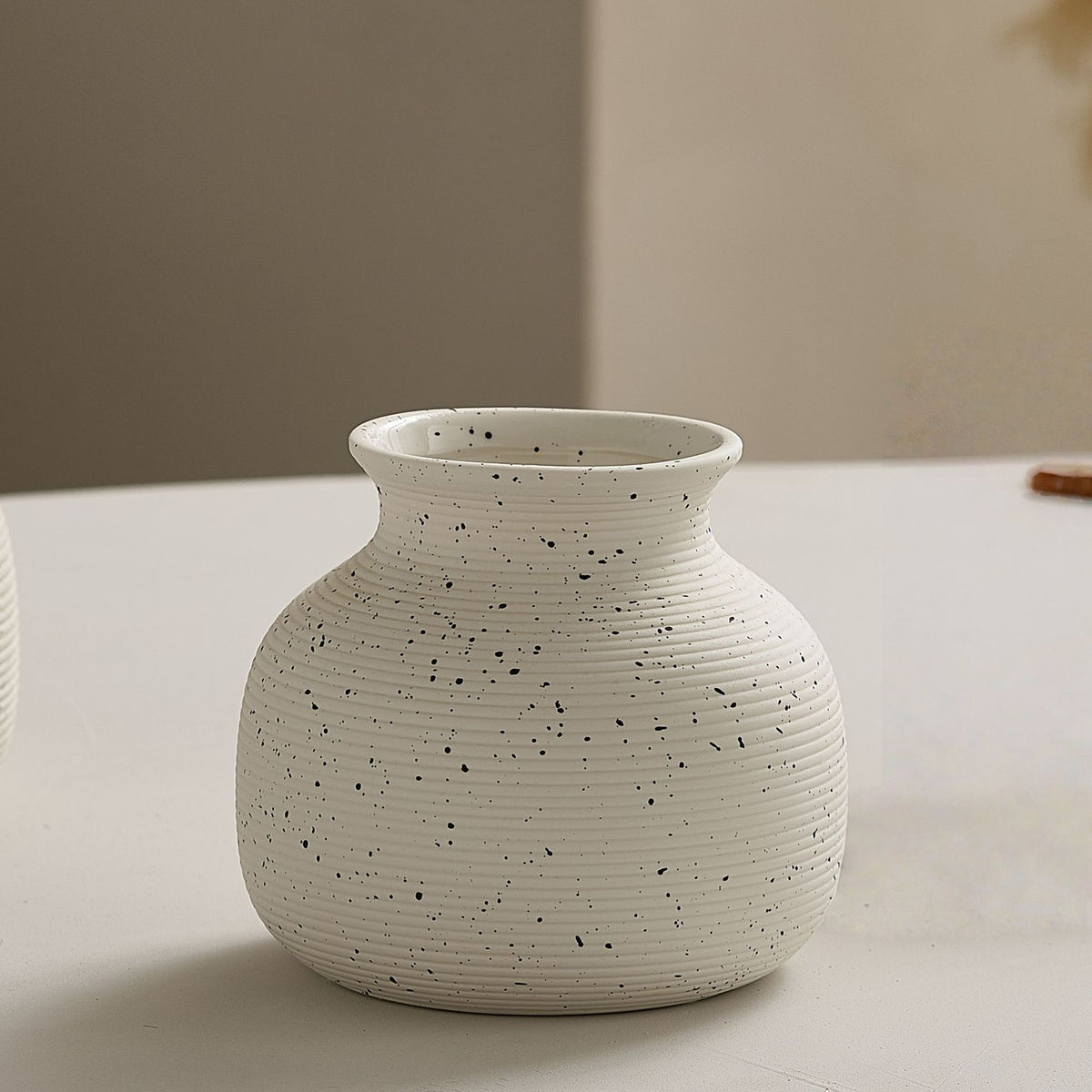Elegante und Kunstvolle Keramikvase Brehn