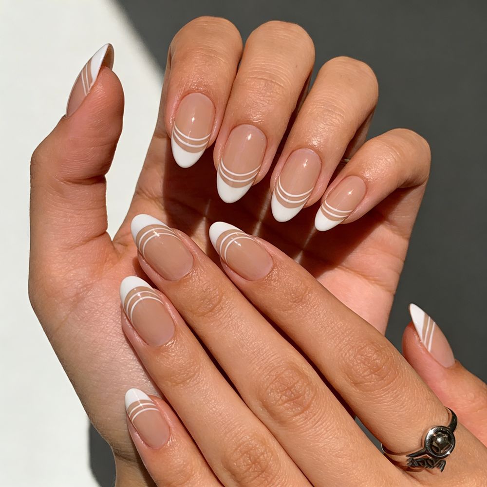 Elegantes langlebiges Press-On-Nageldesign