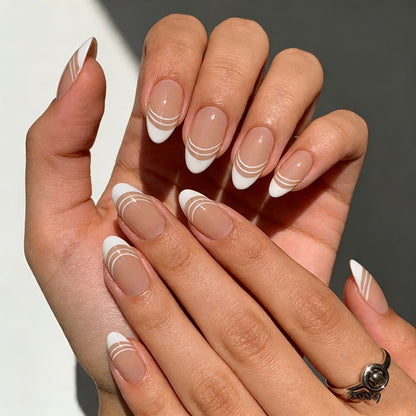 Elegantes langlebiges Press-On-Nageldesign